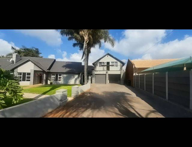 3 BEDROOM FREEHOLD FOR SALE IN BIRCHLEIGH